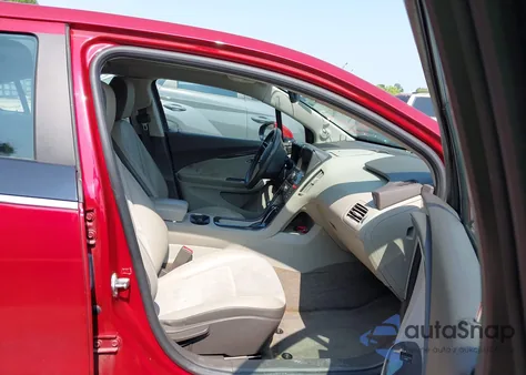 2013 Chevrolet Volt z USA, uszkodzony, nr VIN 1G1RD6E42DU147745